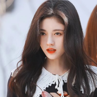 戴脚镣的女孩